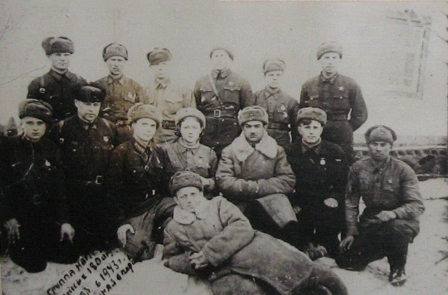 Бойцы 180-й танковой бригады, награжденные за освобождение Воронежа. Январь, 1943г