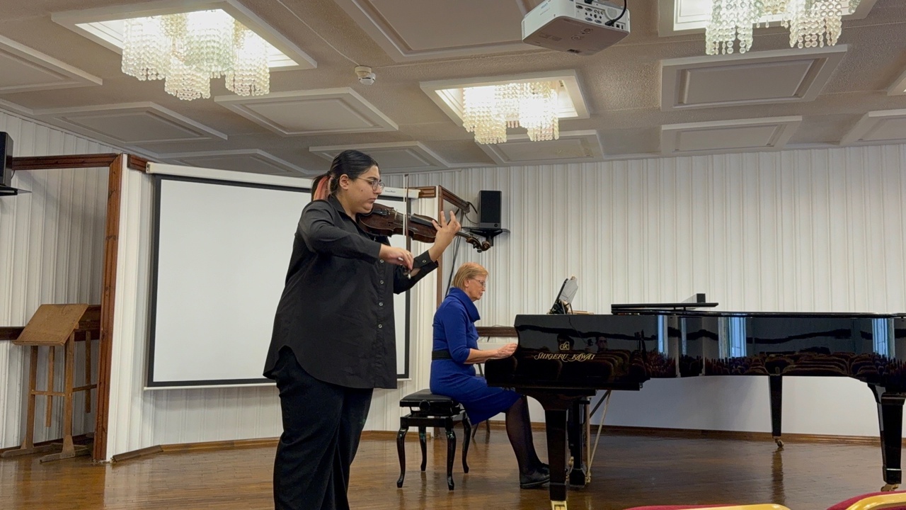 студенты кафедры оркестровых инструментов выступили в малом зале ВГИИ на концерте, посвященном 185-летию со дня рождения П.И. Чайковского