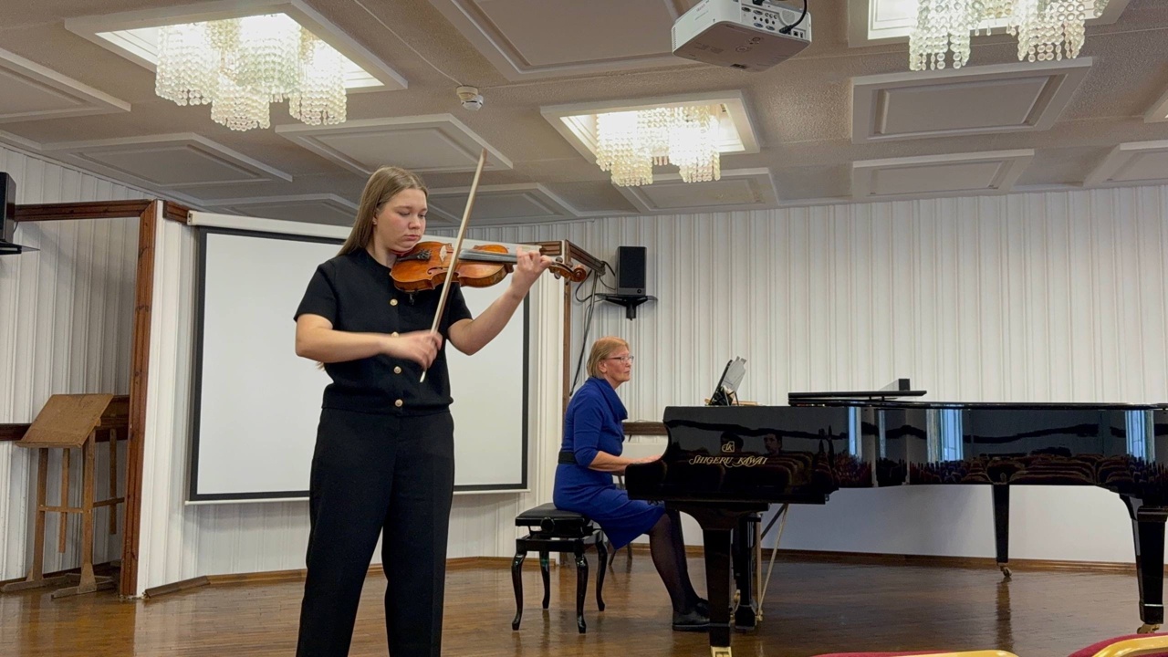 студенты кафедры оркестровых инструментов выступили в малом зале ВГИИ на концерте, посвященном 185-летию со дня рождения П.И. Чайковского