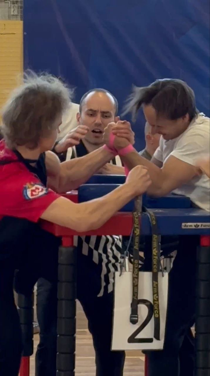 Студент ВГИИ Кирилл Калинин занял 2 место на Чемпионате Воронежской области по армрестлингу