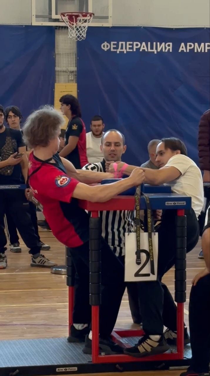 Студент ВГИИ Кирилл Калинин занял 2 место на Чемпионате Воронежской области по армрестлингу