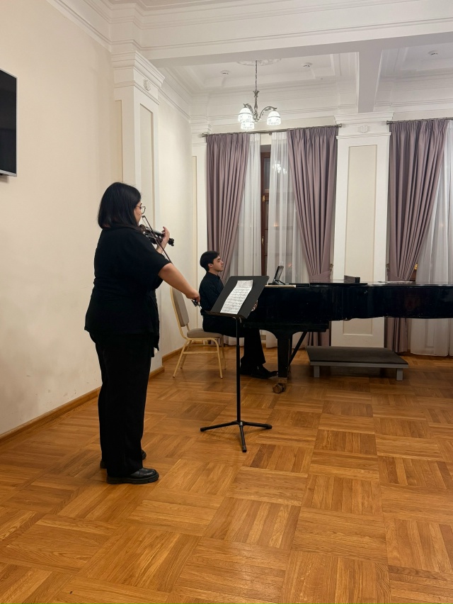 22 ноября в Малом зале Воронежского музыкального колледжа им. Ростроповичей прошёл концерт студентов отделения «Оркестровые струнные инструменты», в котором приняли участие студенты музыкального факультета ВГИИ. Гюльнар Асадова и Константин Уколов (класс профессора Ивановой С. С.) исполнили дуэтом пьесу для скрипки и фортепиано. Также выступила студентка кафедры специального фортепиано Полина Плотникова, которая вместе с Гюльнар Асадовой исполнила часть из камерной сонаты № 1 М. Вайнберга (класс профессора