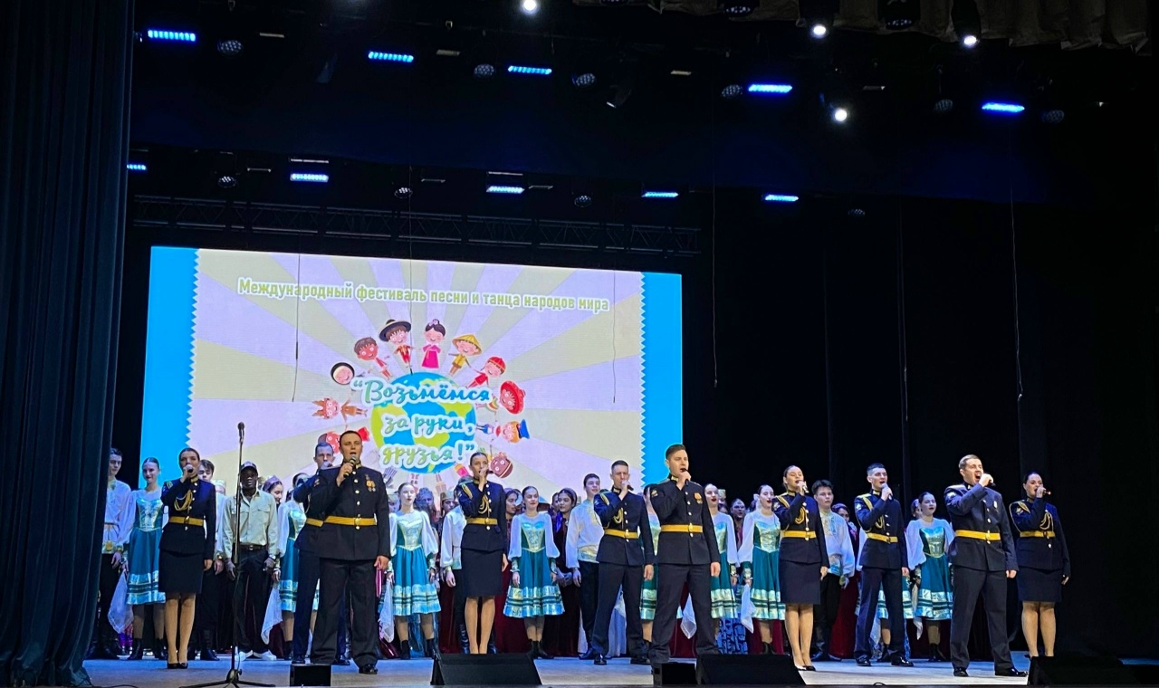 Студенты ВГИИ побывали на гала-концерте фестиваля «Возьмемся за руки, друзья!»