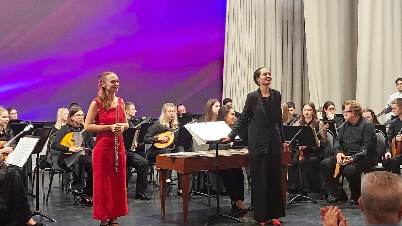 13 ноября в Большом зале Воронежского государственного института искусств состоялся концерт «Палитра национальных красок». Концертную программу представил оркестр русских народных инструментов ВГИИ.  Художественные руководители оркестра – заслуженный артист Воронежской области, доцент Евгений Мингалев и профессор, заведующая кафедрой оркестровых народных инструментов Галина Мисирханова. Дирижер – ассистент-стажер Лада Гит (творческий руководитель – Г. Д. Мисирханова).  В концерте приняли участие лауреаты ме