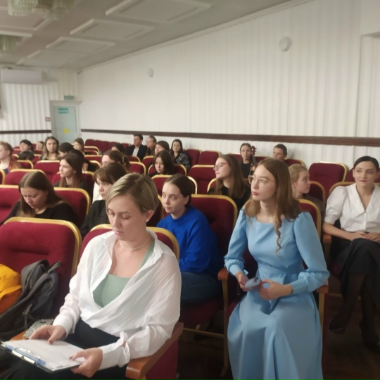 27 ноября в малом зале института искусств прошёл концерт кафедры педагогики, методики и общего курса фортепиано. В программе звучали произведения для фортепиано соло, фортепианные ансамбли, вокальные арии, также студенты выступали в качестве концертмейстеров. Концерт получился насыщенным, интересным, воодушевляющим. Студенты и их педагоги проделали большую работу, которую по достоинству оценили слушатели. В завершении публика услышала авторское исполнение Фуги си-бемоль минор студента 3к ОСИ Юрия Гулягина