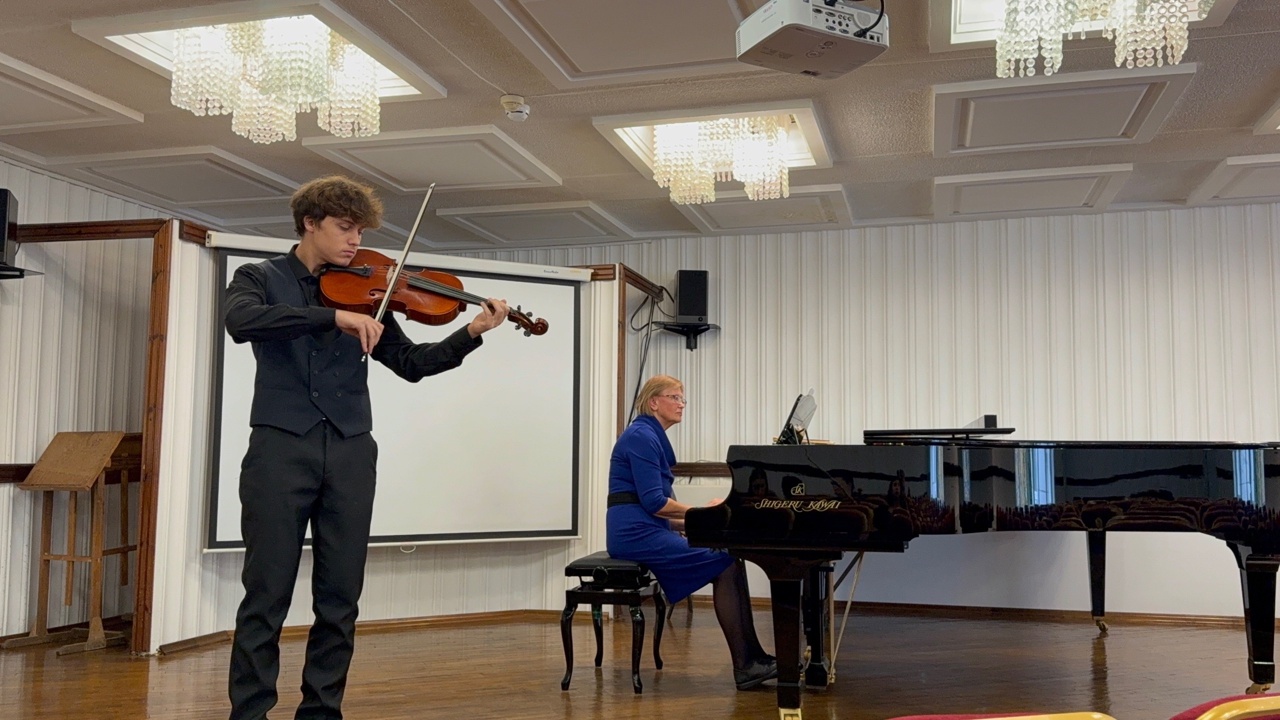 студенты кафедры оркестровых инструментов выступили в малом зале ВГИИ на концерте, посвященном 185-летию со дня рождения П.И. Чайковского