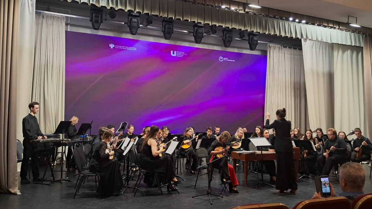 13 ноября в Большом зале Воронежского государственного института искусств состоялся концерт «Палитра национальных красок». Концертную программу представил оркестр русских народных инструментов ВГИИ.  Художественные руководители оркестра – заслуженный артист Воронежской области, доцент Евгений Мингалев и профессор, заведующая кафедрой оркестровых народных инструментов Галина Мисирханова. Дирижер – ассистент-стажер Лада Гит (творческий руководитель – Г. Д. Мисирханова).  В концерте приняли участие лауреаты ме