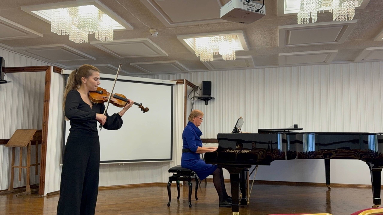 студенты кафедры оркестровых инструментов выступили в малом зале ВГИИ на концерте, посвященном 185-летию со дня рождения П.И. Чайковского