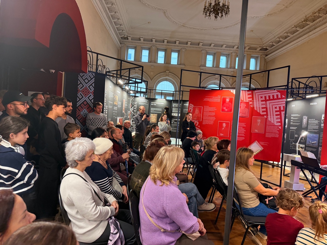 студенты кафедры оркестровых инструментов ВГИИ приняли участие в ежегодной акции «Ночь искусств - 2025»