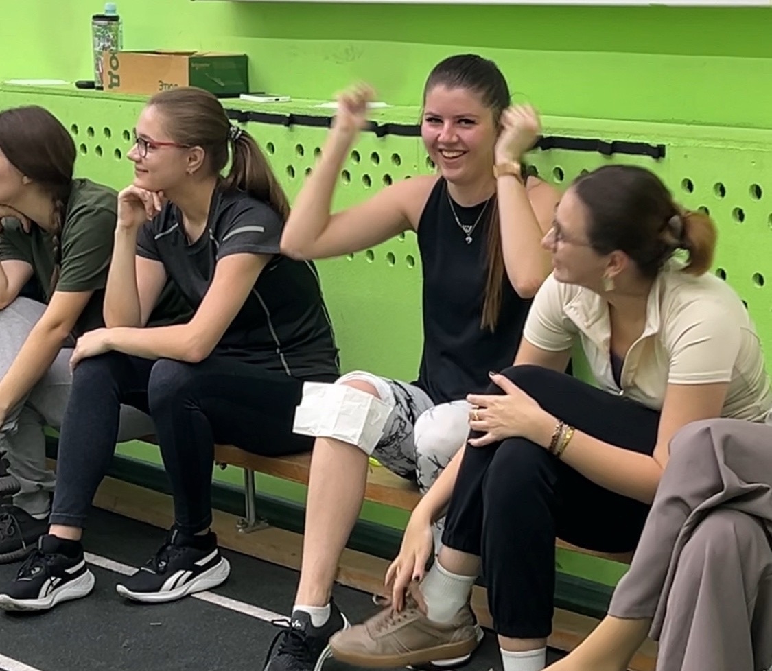 на кафедре оркестровых народных инструментов состоялось яркое и захватывающее соревнование по бадминтону