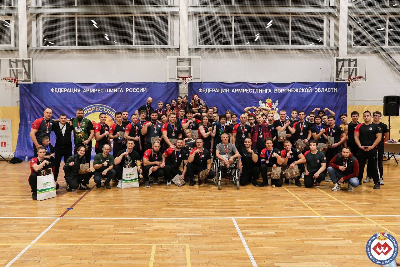 Студент ВГИИ Кирилл Калинин занял 2 место на Чемпионате Воронежской области по армрестлингу