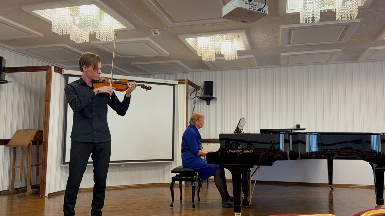 студенты кафедры оркестровых инструментов выступили в малом зале ВГИИ на концерте, посвященном 185-летию со дня рождения П.И. Чайковского