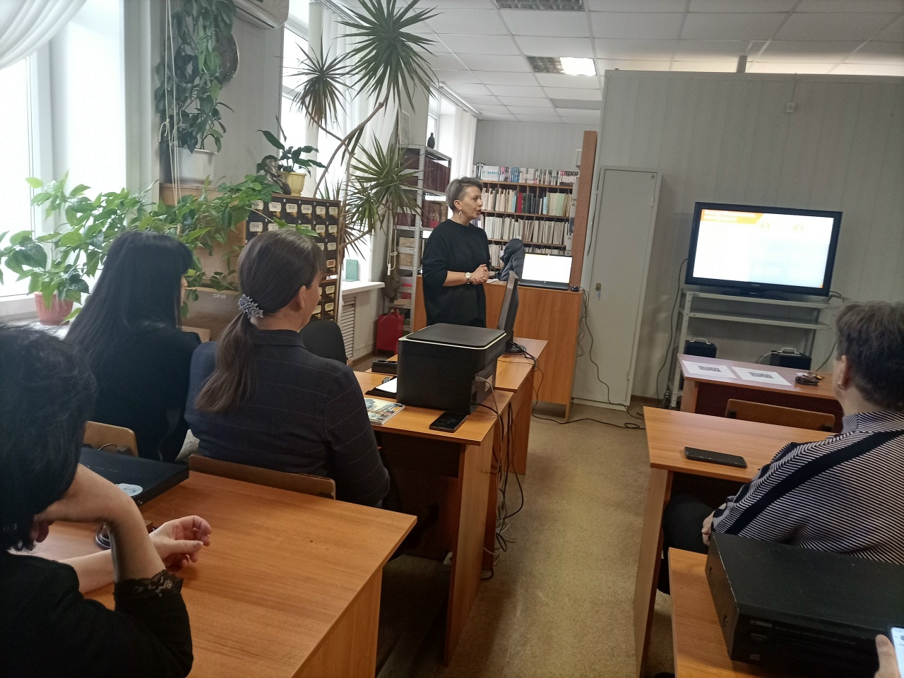 состоялся открытый семинар «Контент, сервисы, данные: как облегчить работу преподавателя» от Образовательной платформы «Юрайт» с сотрудниками библиотеки и преподавателями