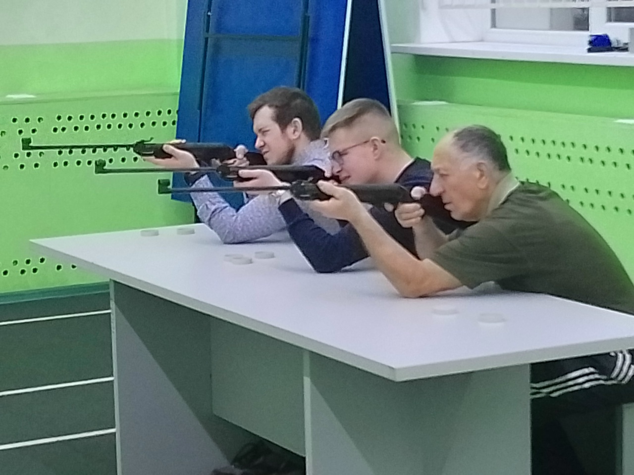 В институте прошли соревнования по пулевой стрельбе