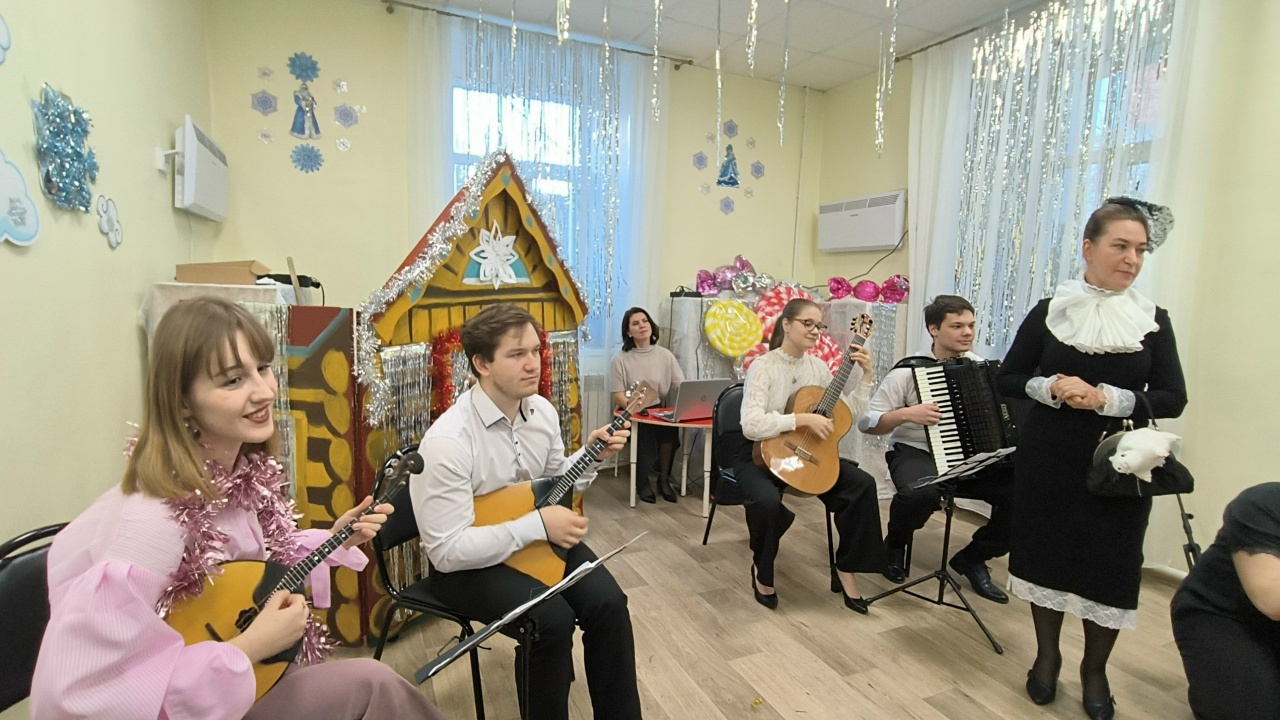 в Воронежском областном клиническом психоневрологическом диспансере прошел проект "Сказки русских народных инструментов"