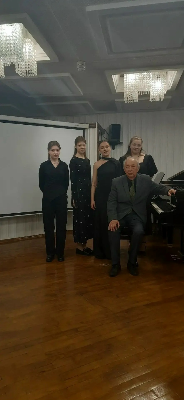 состоялся концерт студентов класса специального фортепиано профессора А. Е. Погорелова