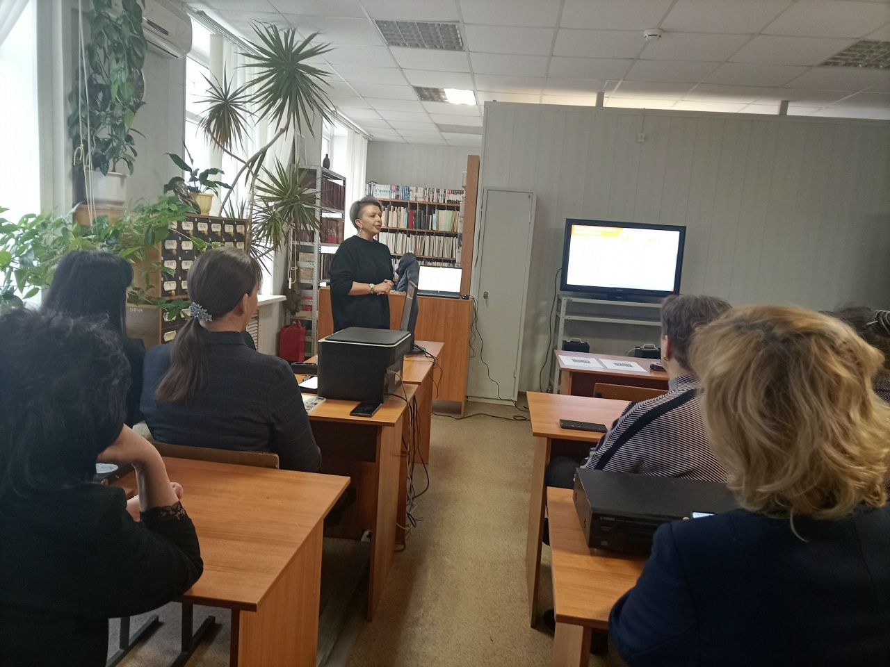 состоялся открытый семинар «Контент, сервисы, данные: как облегчить работу преподавателя» от Образовательной платформы «Юрайт» с сотрудниками библиотеки и преподавателями