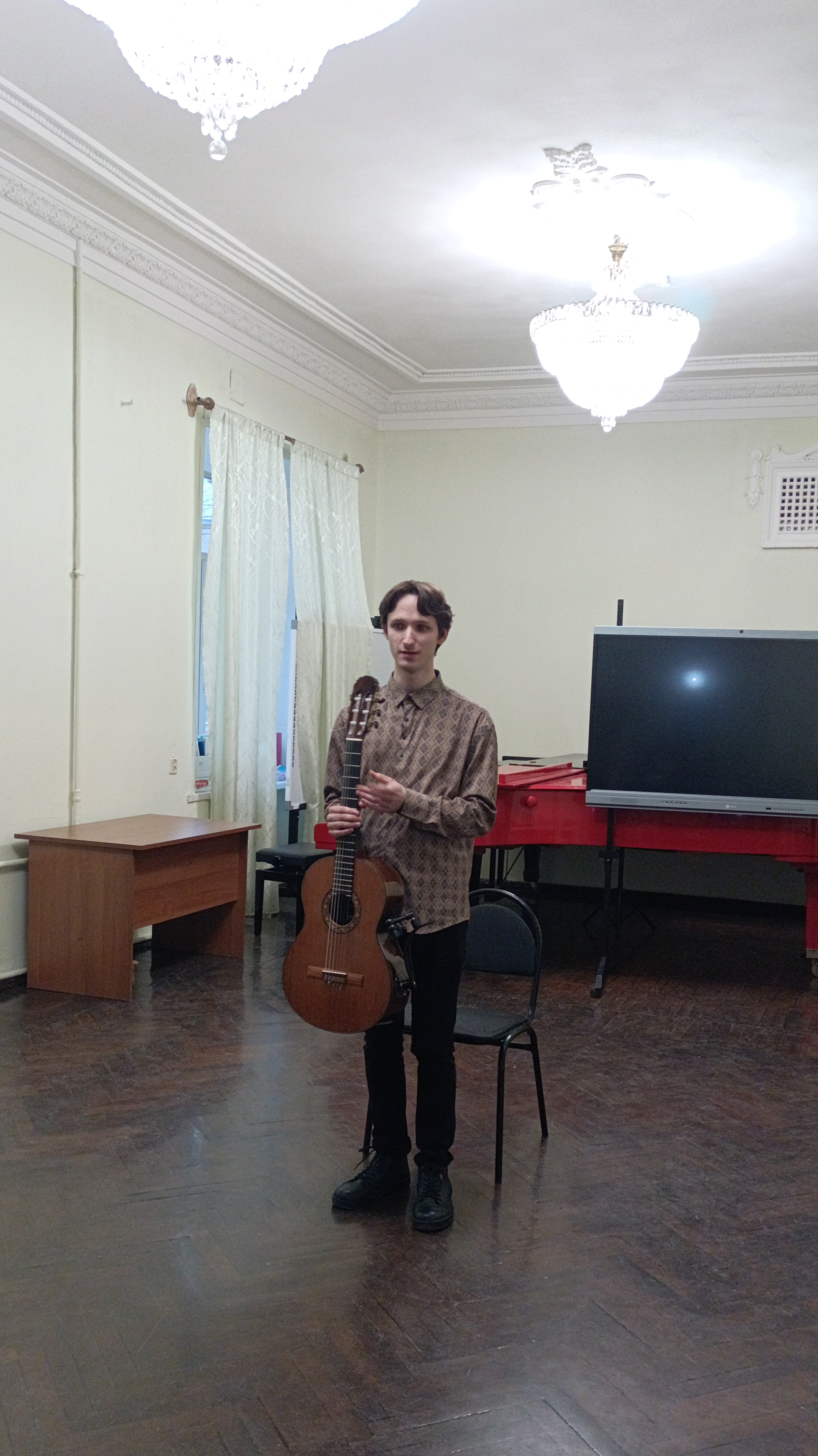 прошел сольный концерт гитариста, лауреата всероссийских и международных конкурсов, студента Воронежского государственного института искусств Владислава Клочкова