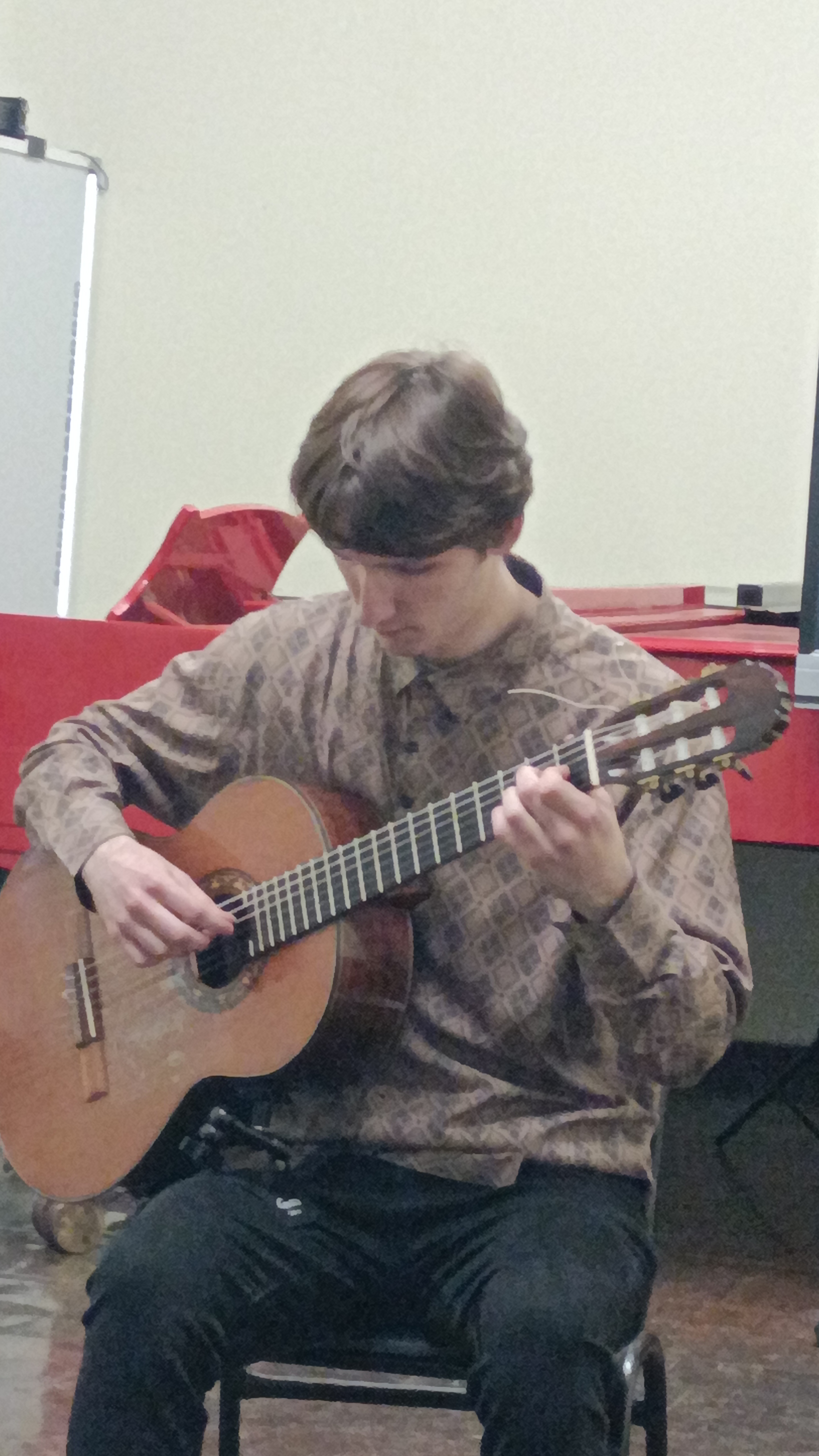 прошел сольный концерт гитариста, лауреата всероссийских и международных конкурсов, студента Воронежского государственного института искусств Владислава Клочкова