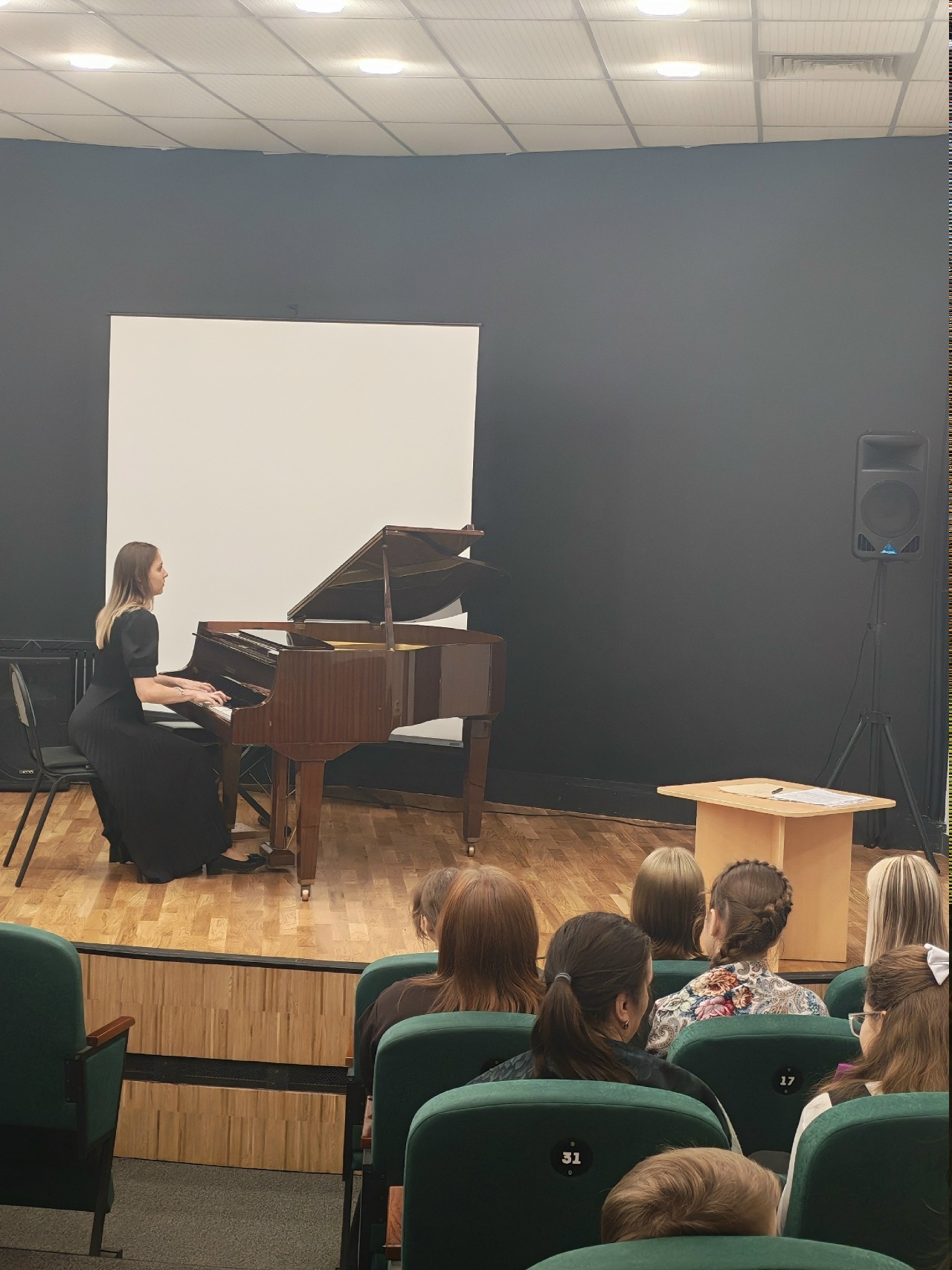 в Специальной городской библиотеке искусств им. А.С. Пушкина