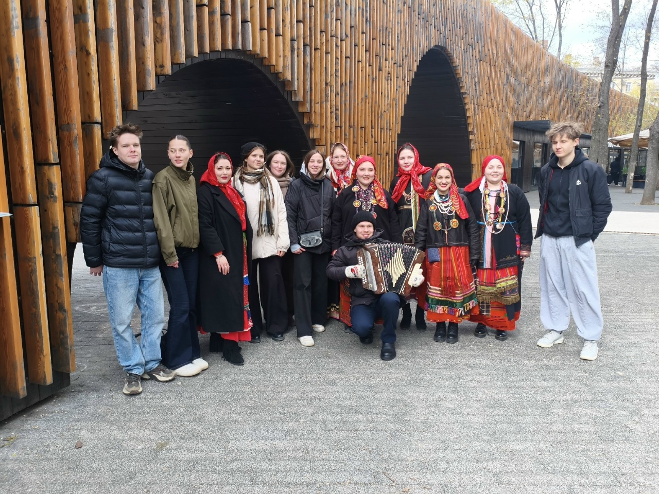 Студенты кафедры этномузыкологии под руководством декана музыкального факультета Филонович С.А. провели площадку "Русская" на молодежной игре «Все различны – все равны»