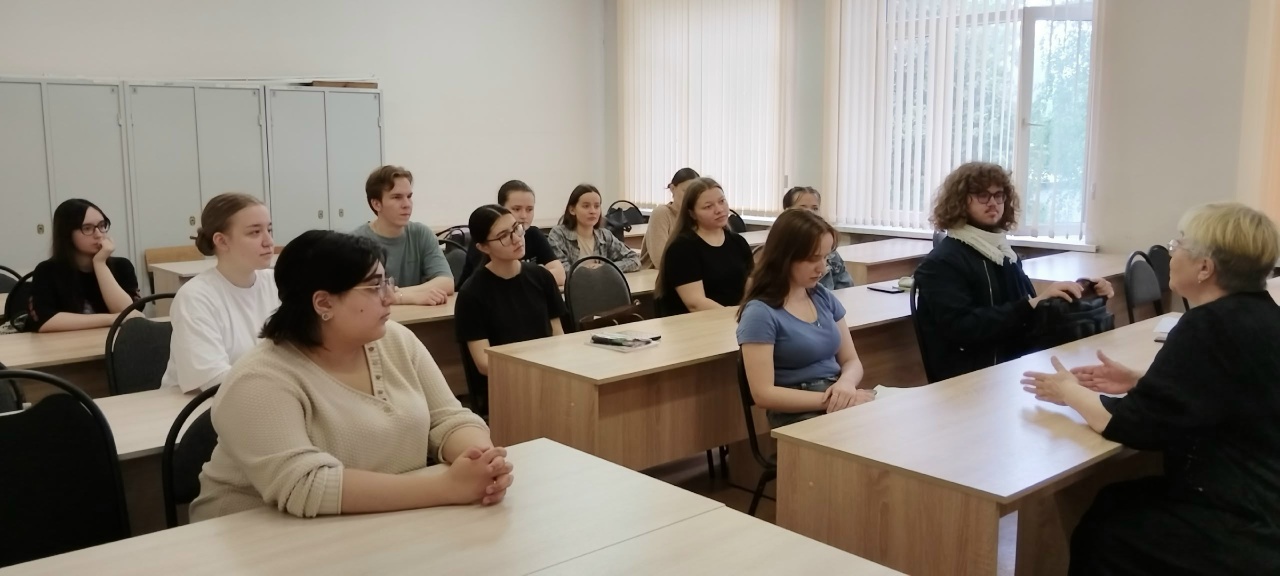 доцент кафедры камерного ансамбля и концертмейстерского мастерства М.И. Агибалова провела собрание со студентами на тему подготовки видео материалов к конкурсам