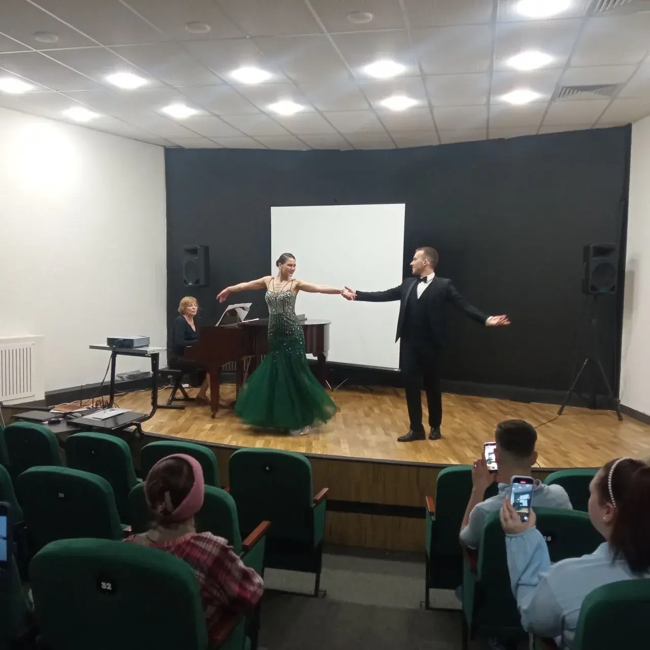 В библиотеке искусств имени А. С. Пушкина состоялся концерт выпускников кафедры вокального искусства