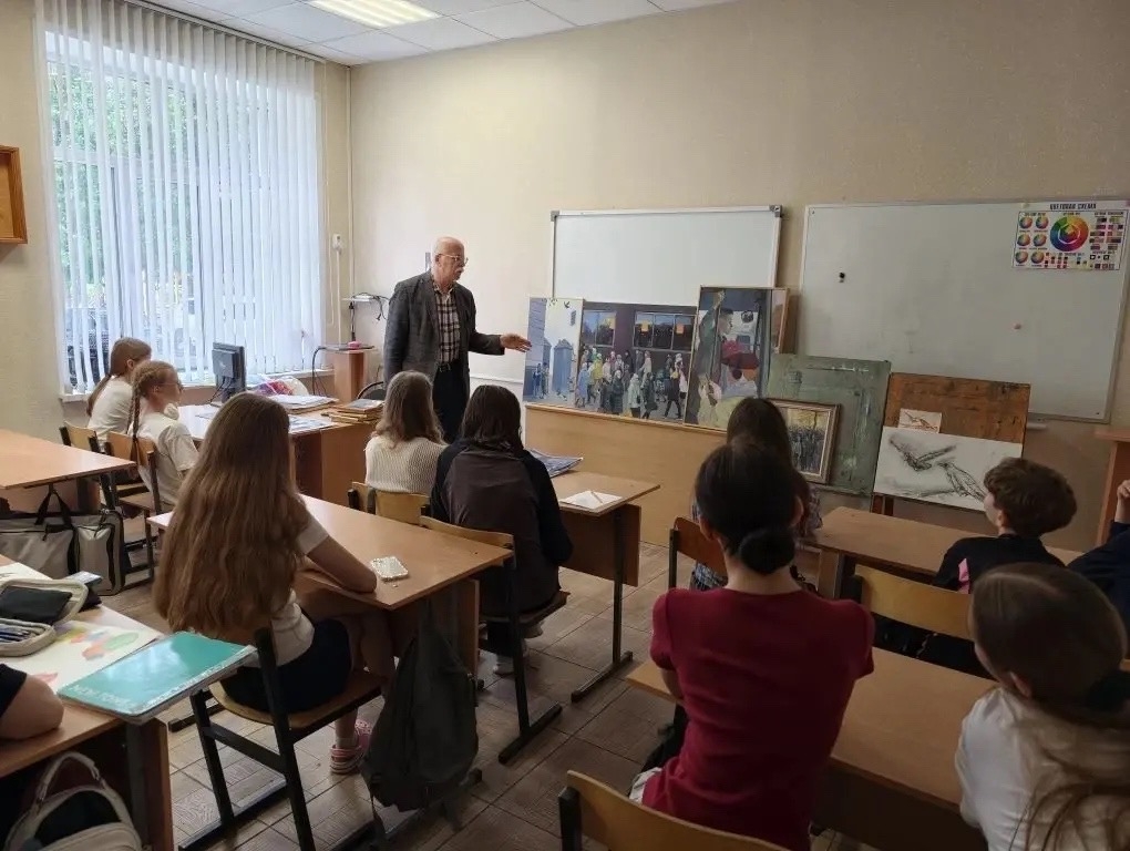 профессор факультета живописи ВГИИ Шпаковский В.Е. провёл творческую встречу с учащимися ДШИ 15