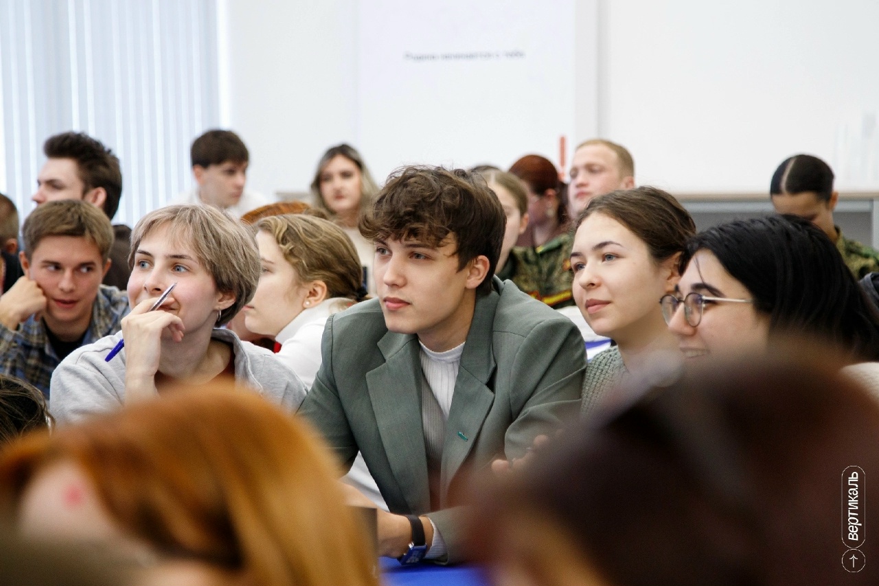 Студенты ВГИИ приняли участие в региональном этапе Лиги интеллектуальных игр «Р.И.С.К.»