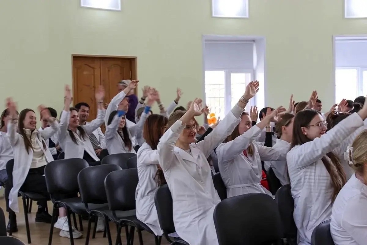 Педагоги и студенты ВГИИ приняли участие в концерте, посвященном Дню психического здоровья, который прошел для пациентов и работников Воронежского психоневрологического диспансера