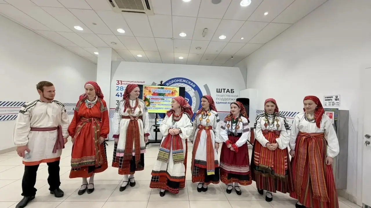 Студенческий фольклорный ансамбль «Волюшка» кафедры этномузыкологии ВГИИ (руководитель — профессор КЭМ Самотягина А.А.) выступил с концертной программой, посвященной