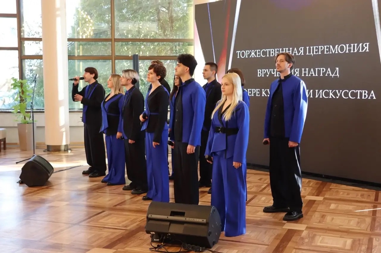 В Воронежском концертном зале состоялась торжественная церемония вручения наград в сфере культуры и искусства.  К лауреатам обратился заместитель председателя правительства Воронежской области Олег Мосолов, который вручил высокие государственные и областные награды и подчеркнул: «Вы — ключевое звено в сохранении культурного кода нашей страны. Благодаря вашему труду наследие предков — наши традиции и ценности — обретают новые краски, становятся доступными и понятными новым поколениям. Именно вашими талантлив