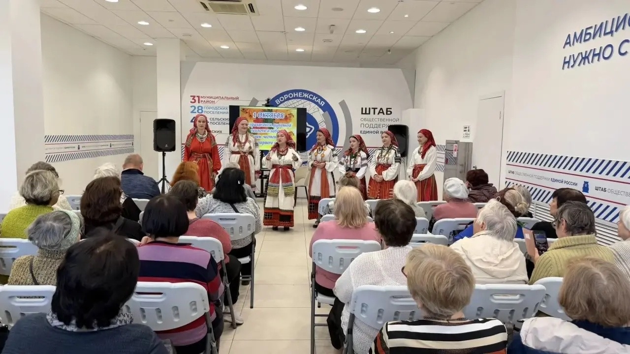 Студенческий фольклорный ансамбль «Волюшка» кафедры этномузыкологии ВГИИ (руководитель — профессор КЭМ Самотягина А.А.) выступил с концертной программой, посвященной