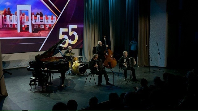 ВГИИ отметил 55-летний юбилей: на одной сцене встретились поколения