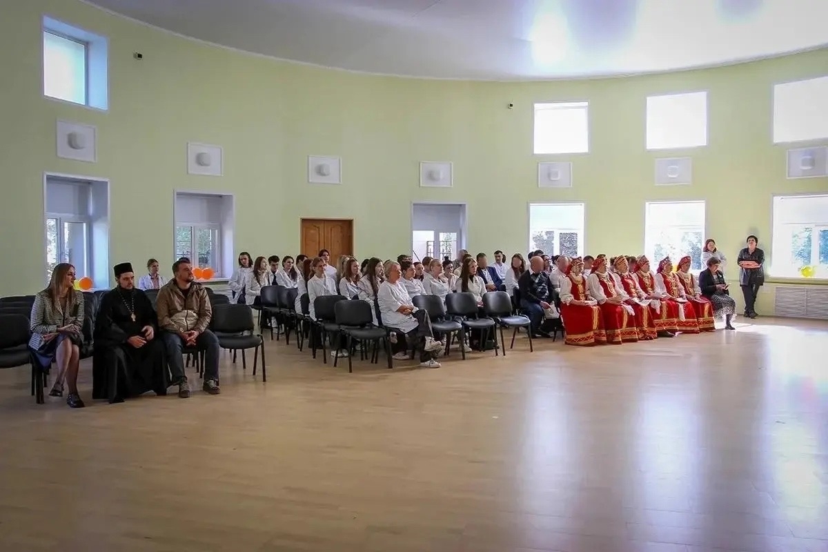 Педагоги и студенты ВГИИ приняли участие в концерте, посвященном Дню психического здоровья, который прошел для пациентов и работников Воронежского психоневрологического диспансера