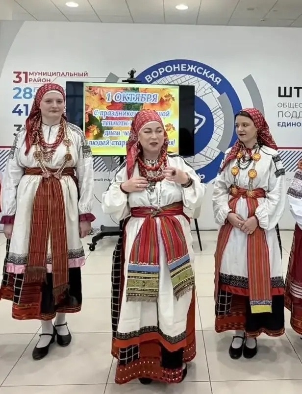 Студенческий фольклорный ансамбль «Волюшка» кафедры этномузыкологии ВГИИ (руководитель — профессор КЭМ Самотягина А.А.) выступил с концертной программой, посвященной